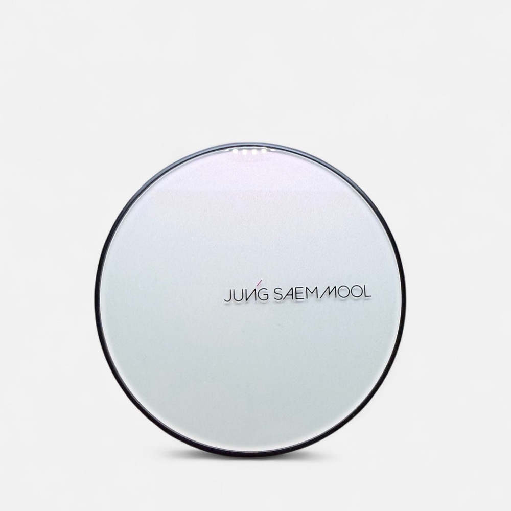 Jung Saem Mool Essential Skin Nuder Foundation in 19 Light Not in Box